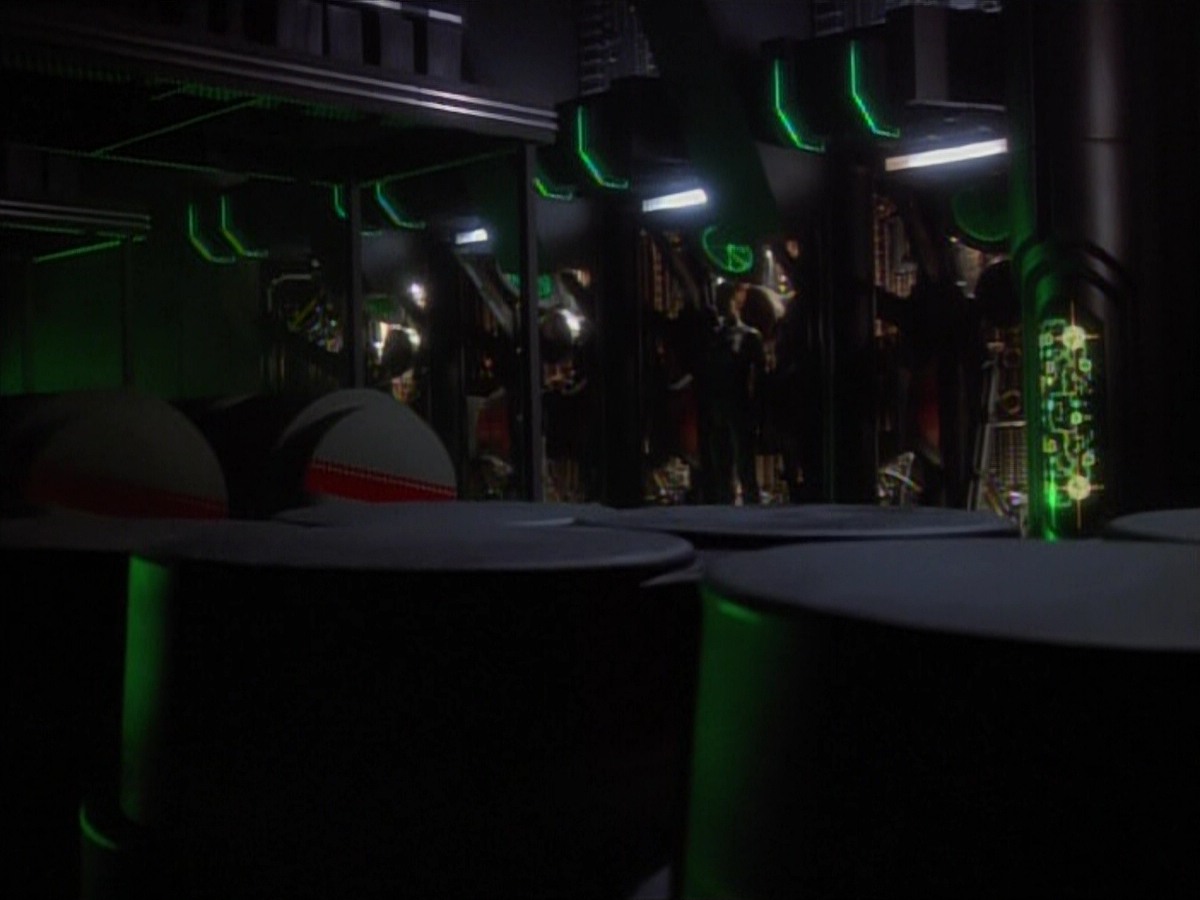 extant_StarTrekVoyager_4x03-DayOfHonor_0012.jpg