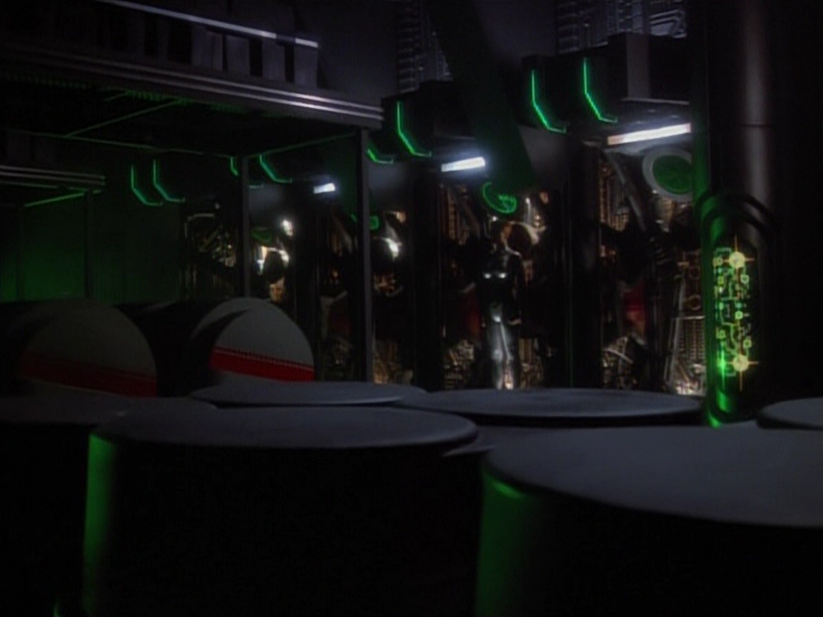 extant_StarTrekVoyager_4x03-DayOfHonor_0014.jpg