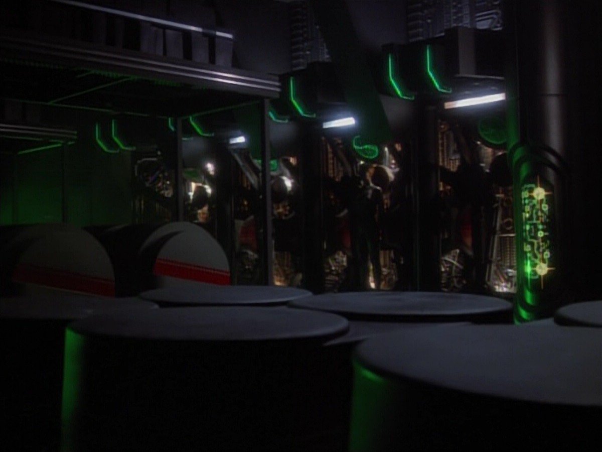 extant_StarTrekVoyager_4x03-DayOfHonor_0015.jpg