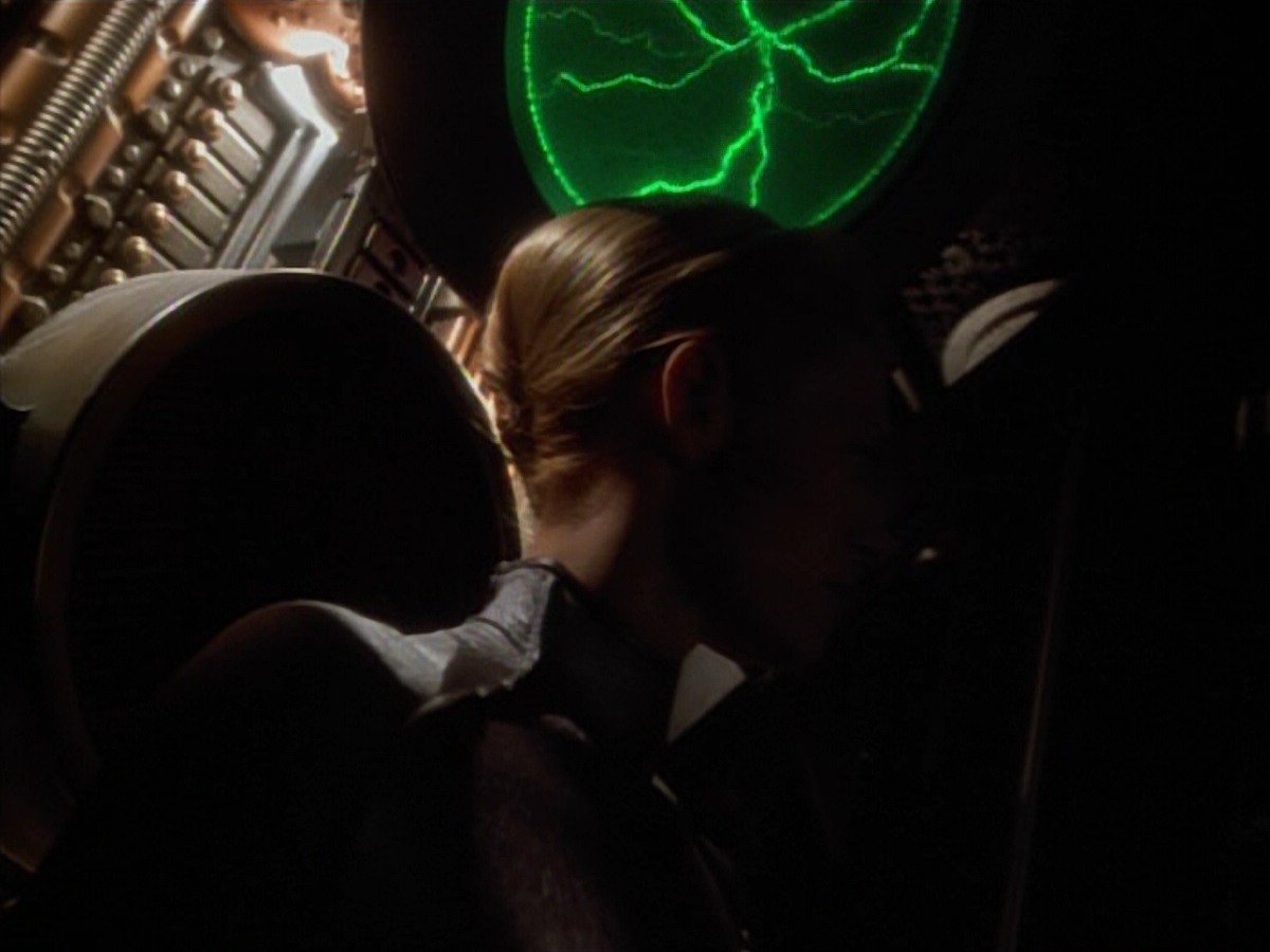 extant_StarTrekVoyager_4x03-DayOfHonor_0030.jpg