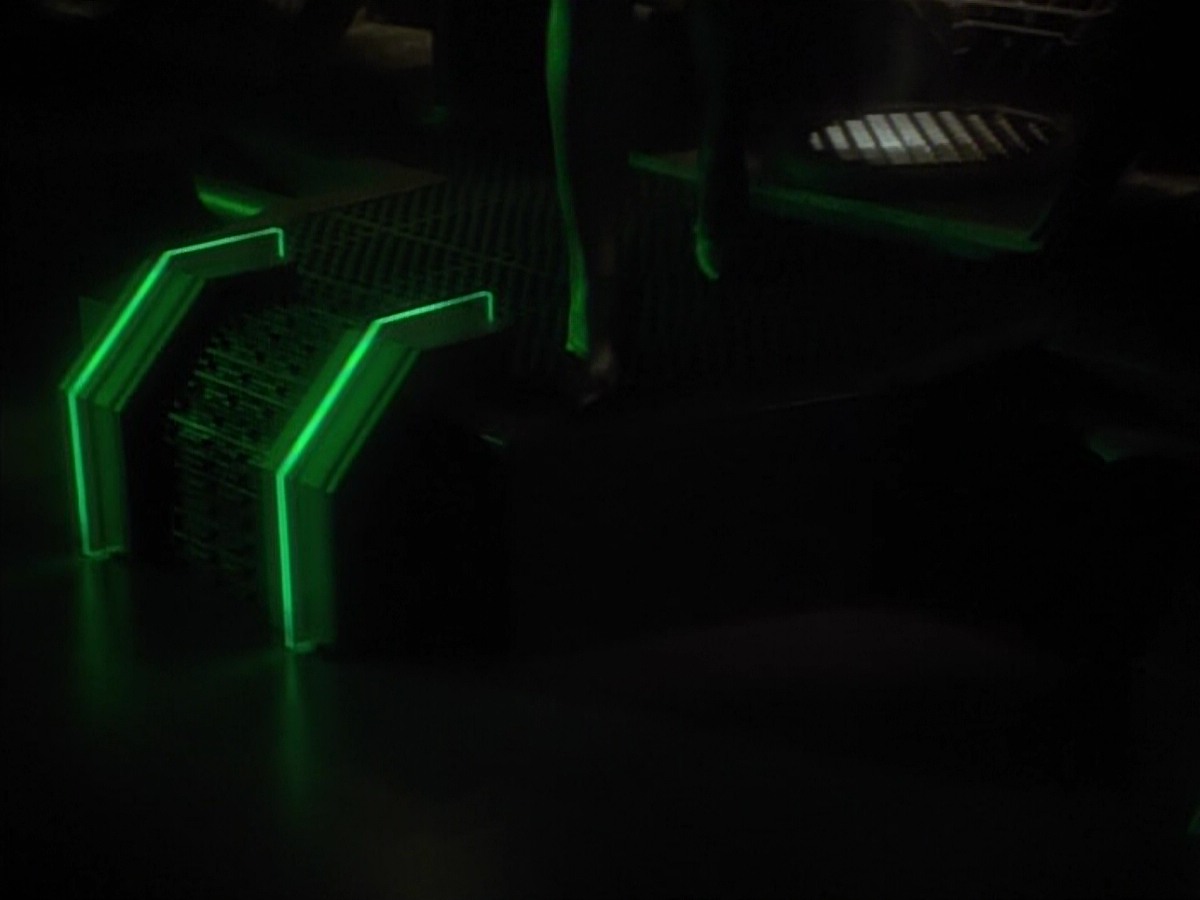 extant_StarTrekVoyager_4x03-DayOfHonor_0033.jpg