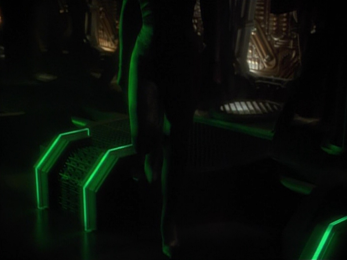 extant_StarTrekVoyager_4x03-DayOfHonor_0035.jpg