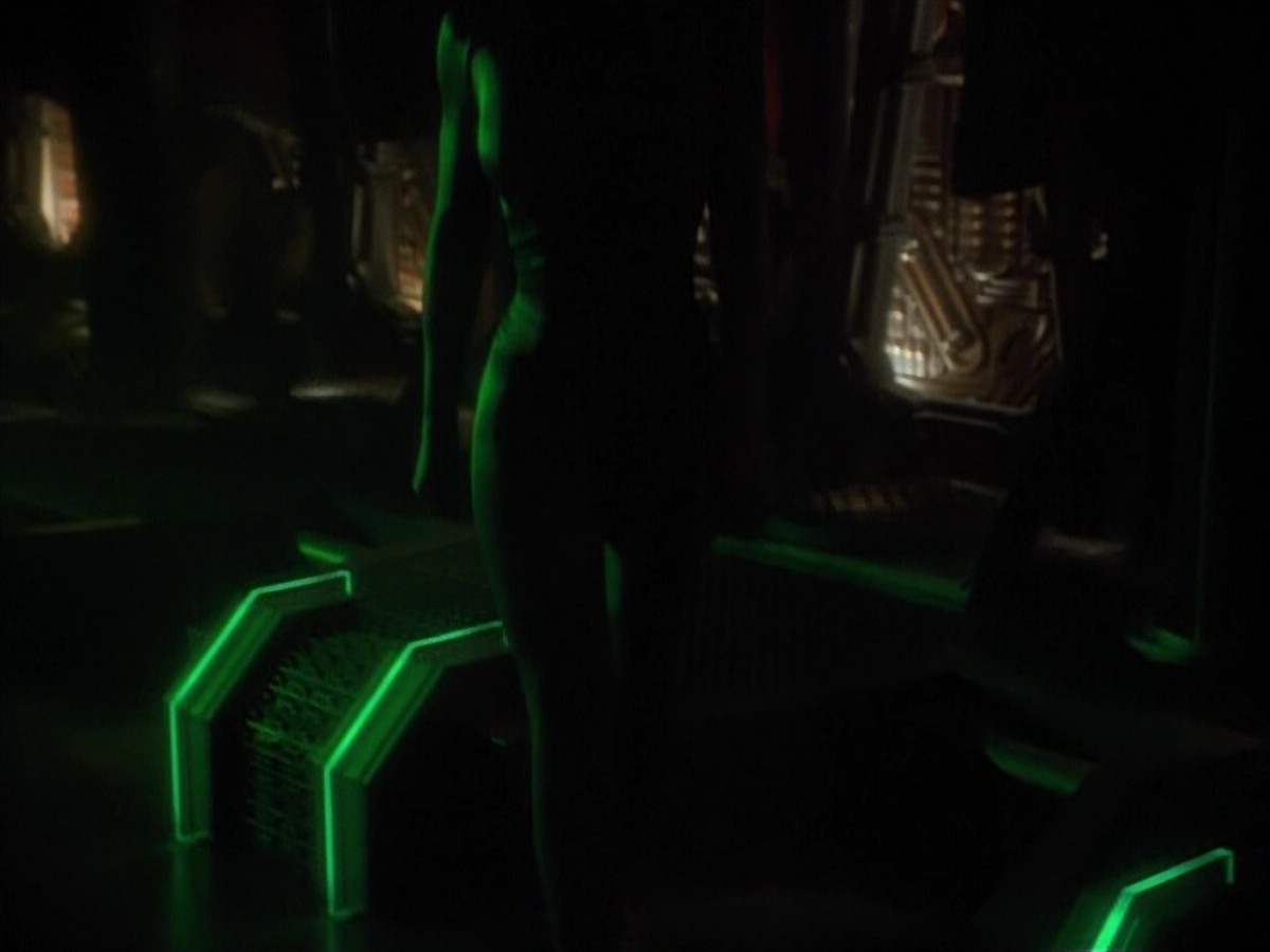 extant_StarTrekVoyager_4x03-DayOfHonor_0036.jpg