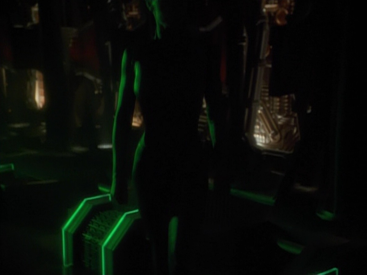 extant_StarTrekVoyager_4x03-DayOfHonor_0037.jpg