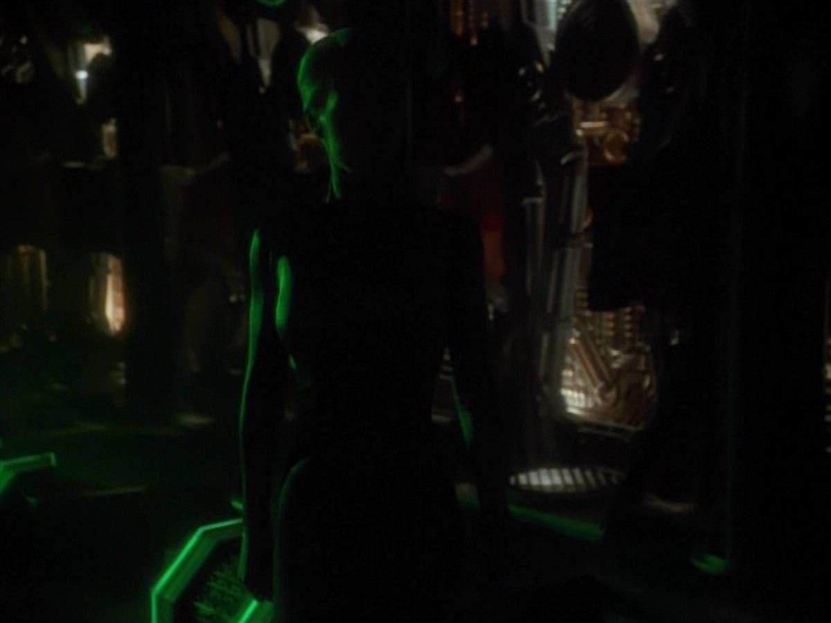 extant_StarTrekVoyager_4x03-DayOfHonor_0038.jpg