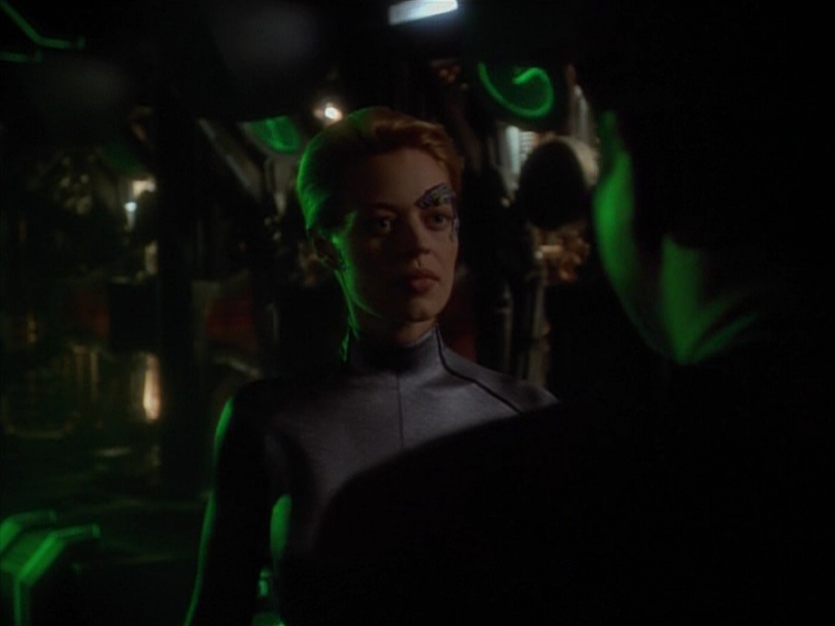 extant_StarTrekVoyager_4x03-DayOfHonor_0042.jpg