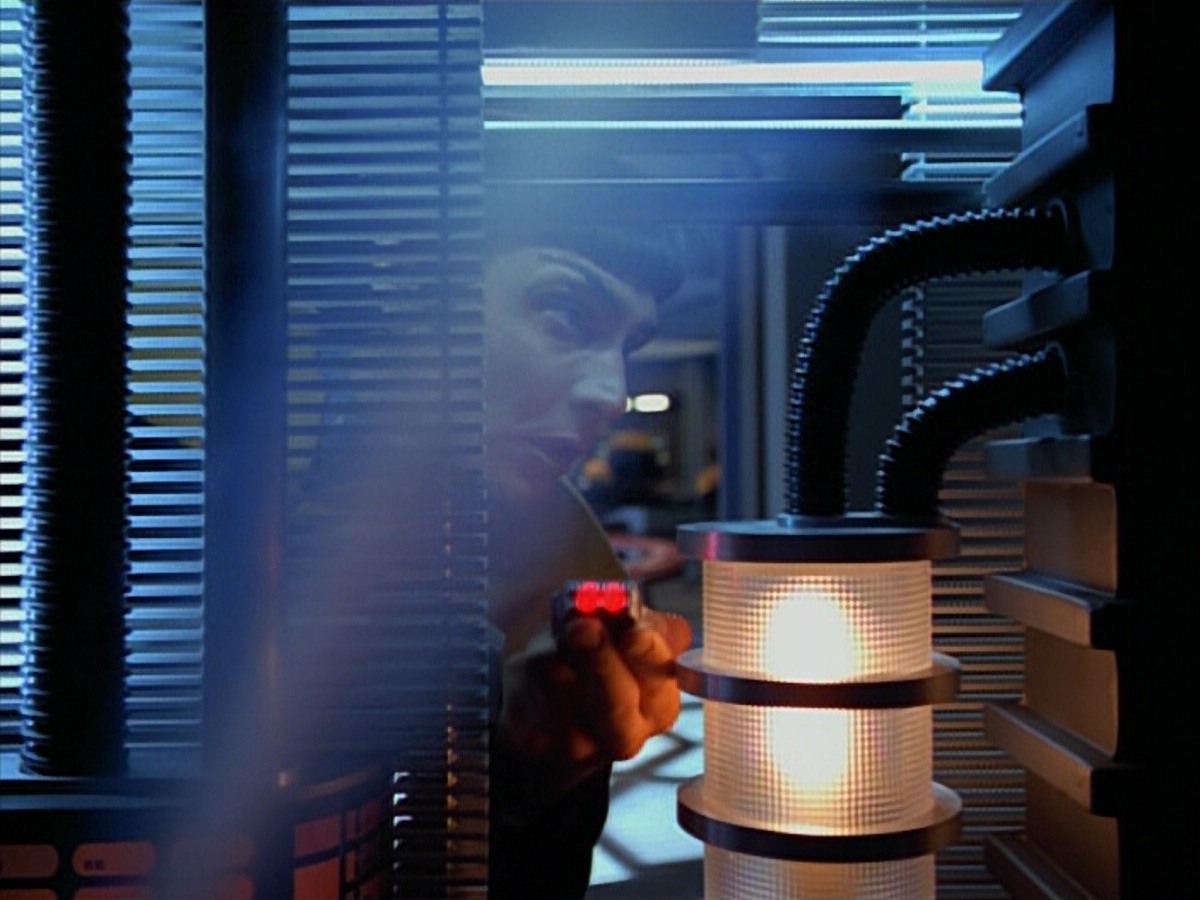 extant_StarTrekVoyager_4x03-DayOfHonor_0104.jpg