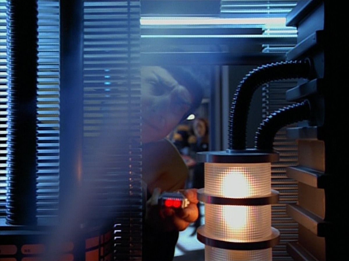 extant_StarTrekVoyager_4x03-DayOfHonor_0106.jpg