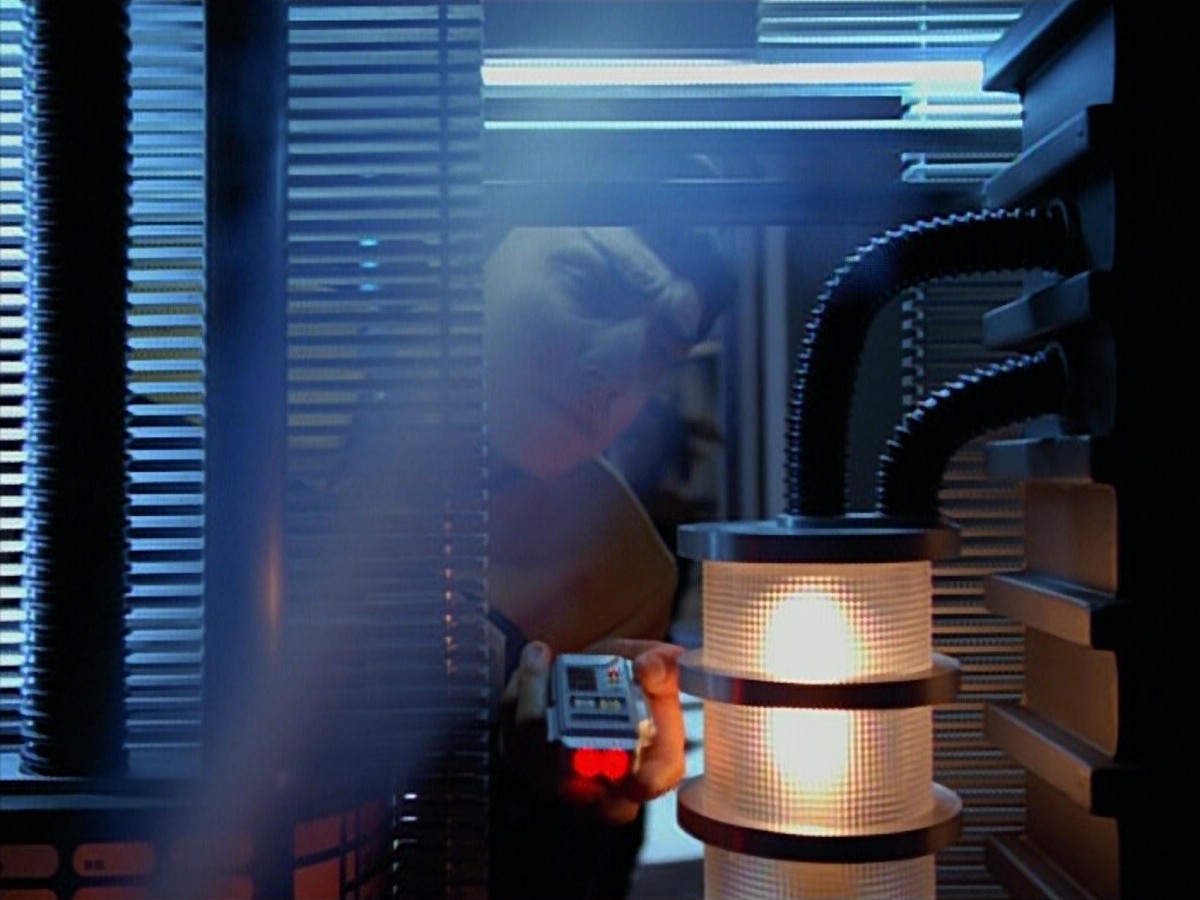 extant_StarTrekVoyager_4x03-DayOfHonor_0107.jpg