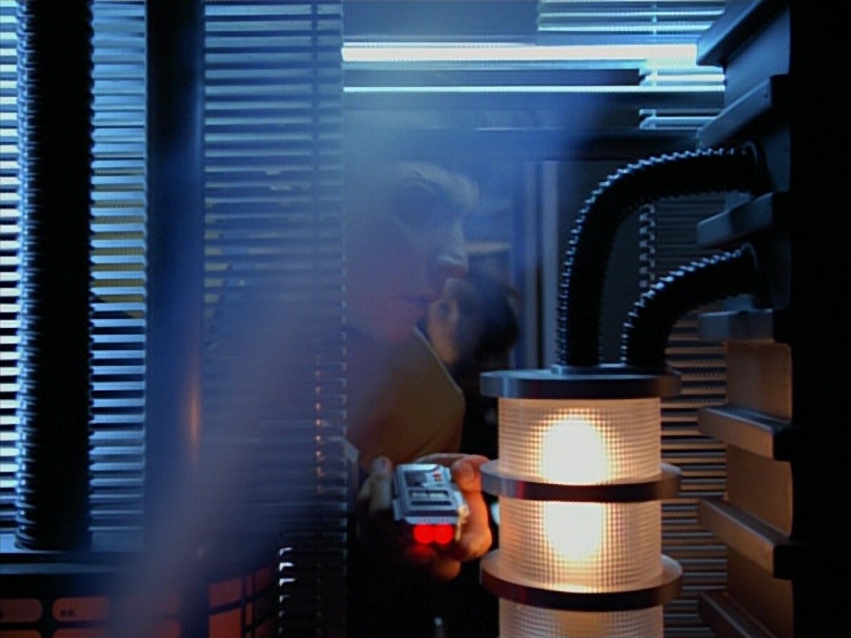 extant_StarTrekVoyager_4x03-DayOfHonor_0108.jpg