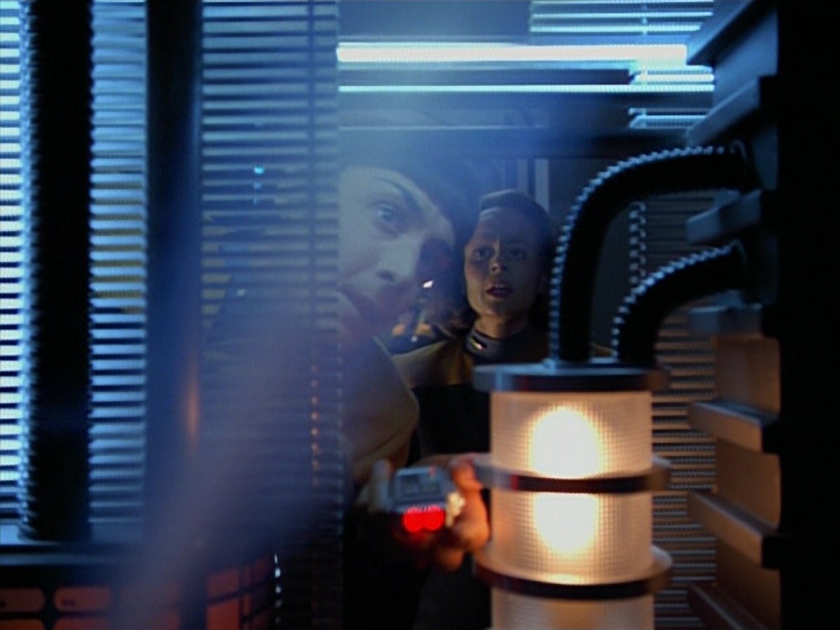 extant_StarTrekVoyager_4x03-DayOfHonor_0110.jpg