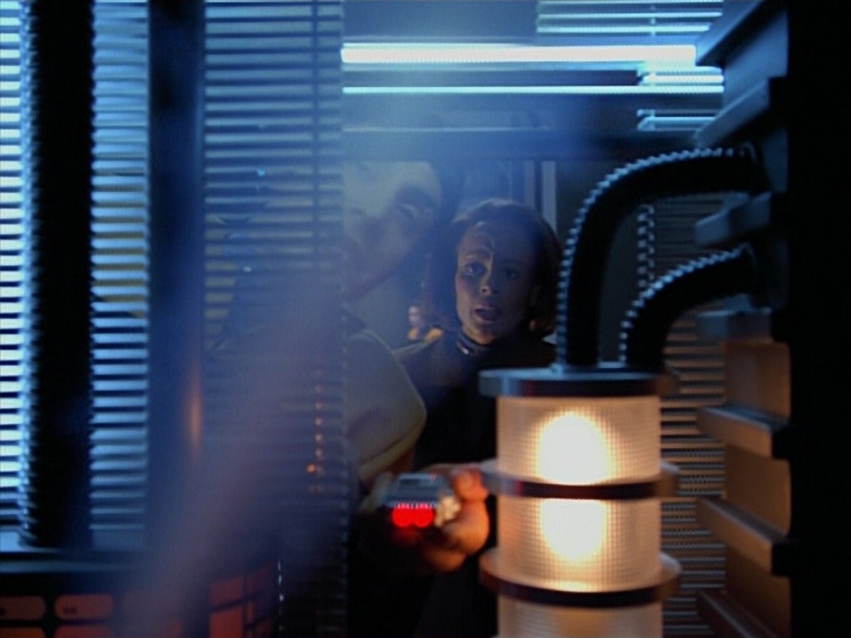 extant_StarTrekVoyager_4x03-DayOfHonor_0112.jpg