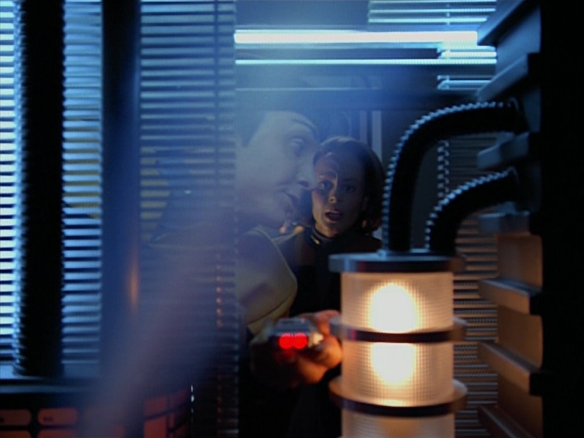 extant_StarTrekVoyager_4x03-DayOfHonor_0113.jpg