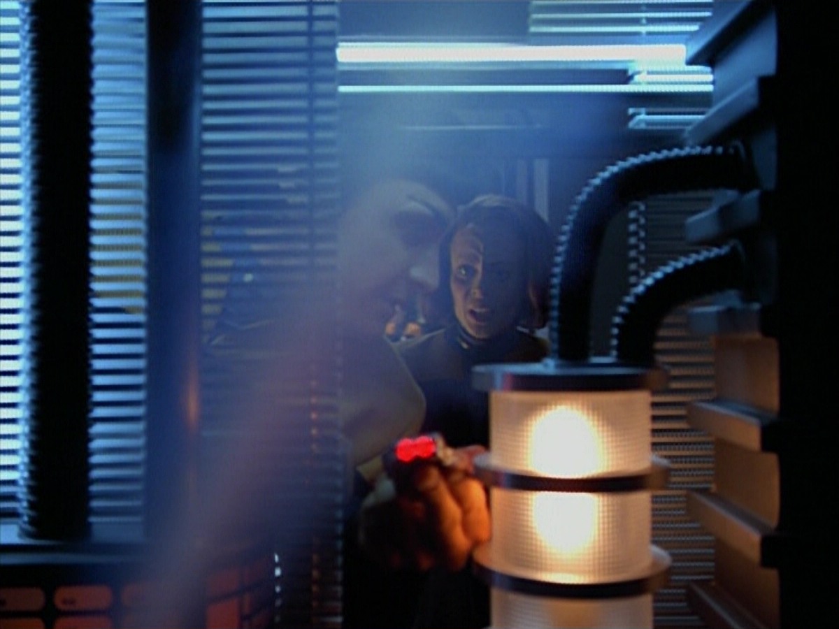 extant_StarTrekVoyager_4x03-DayOfHonor_0119.jpg