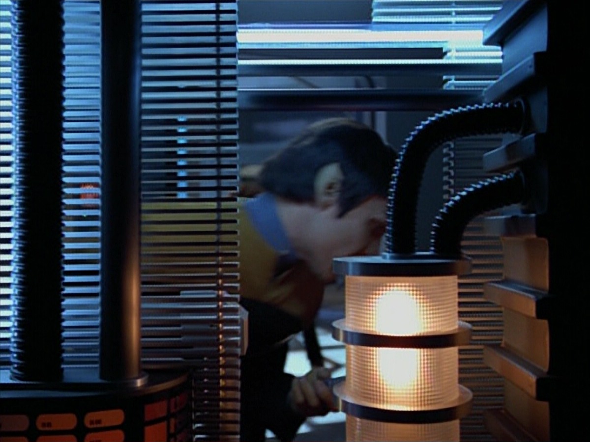 extant_StarTrekVoyager_4x03-DayOfHonor_0131.jpg