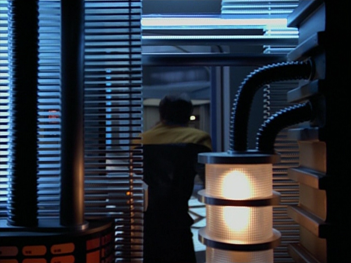 extant_StarTrekVoyager_4x03-DayOfHonor_0132.jpg