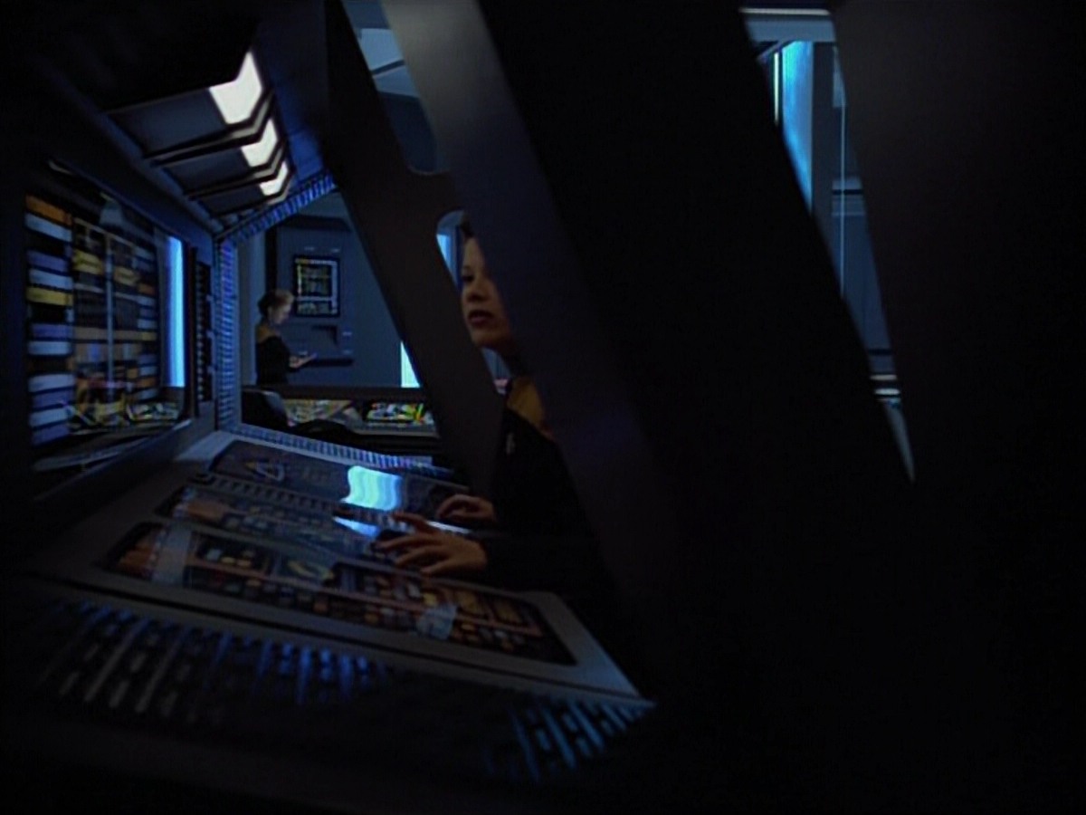 extant_StarTrekVoyager_4x03-DayOfHonor_0135.jpg