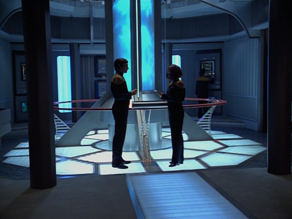 extant_StarTrekVoyager_4x03-DayOfHonor_0149.jpg