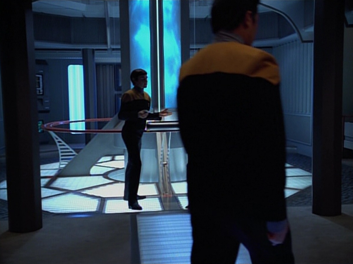 extant_StarTrekVoyager_4x03-DayOfHonor_0152.jpg