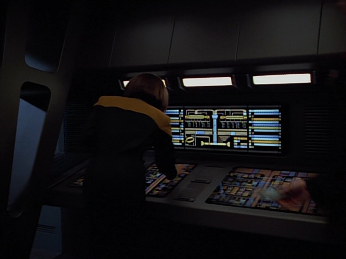 extant_StarTrekVoyager_4x03-DayOfHonor_0166.jpg
