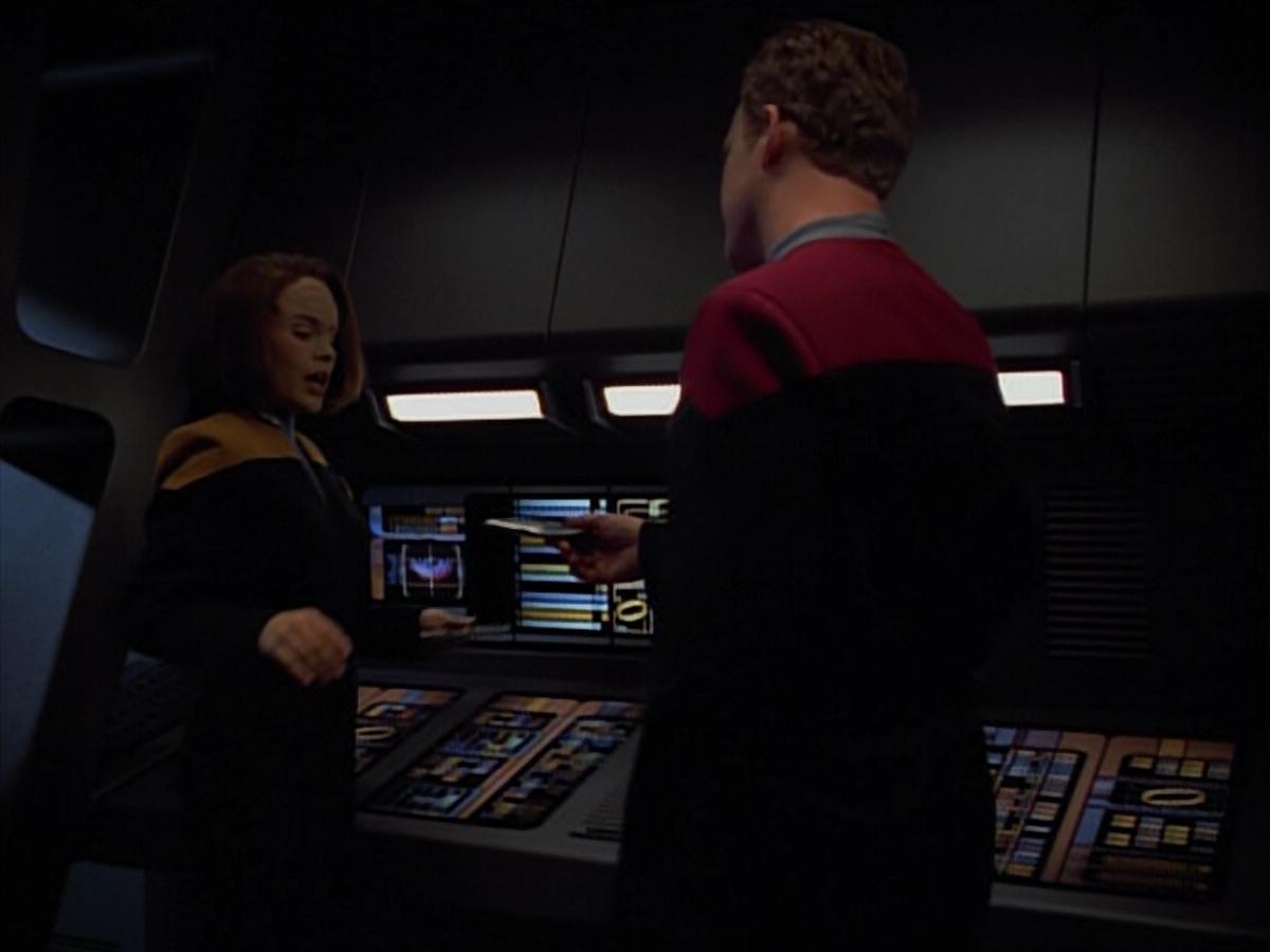extant_StarTrekVoyager_4x03-DayOfHonor_0171.jpg