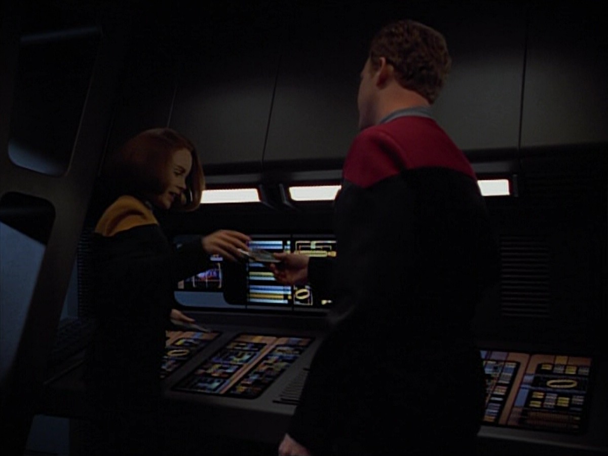 extant_StarTrekVoyager_4x03-DayOfHonor_0172.jpg