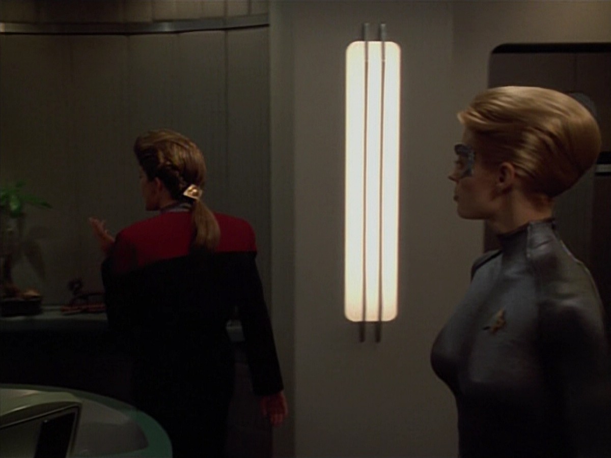 extant_StarTrekVoyager_4x03-DayOfHonor_0630.jpg