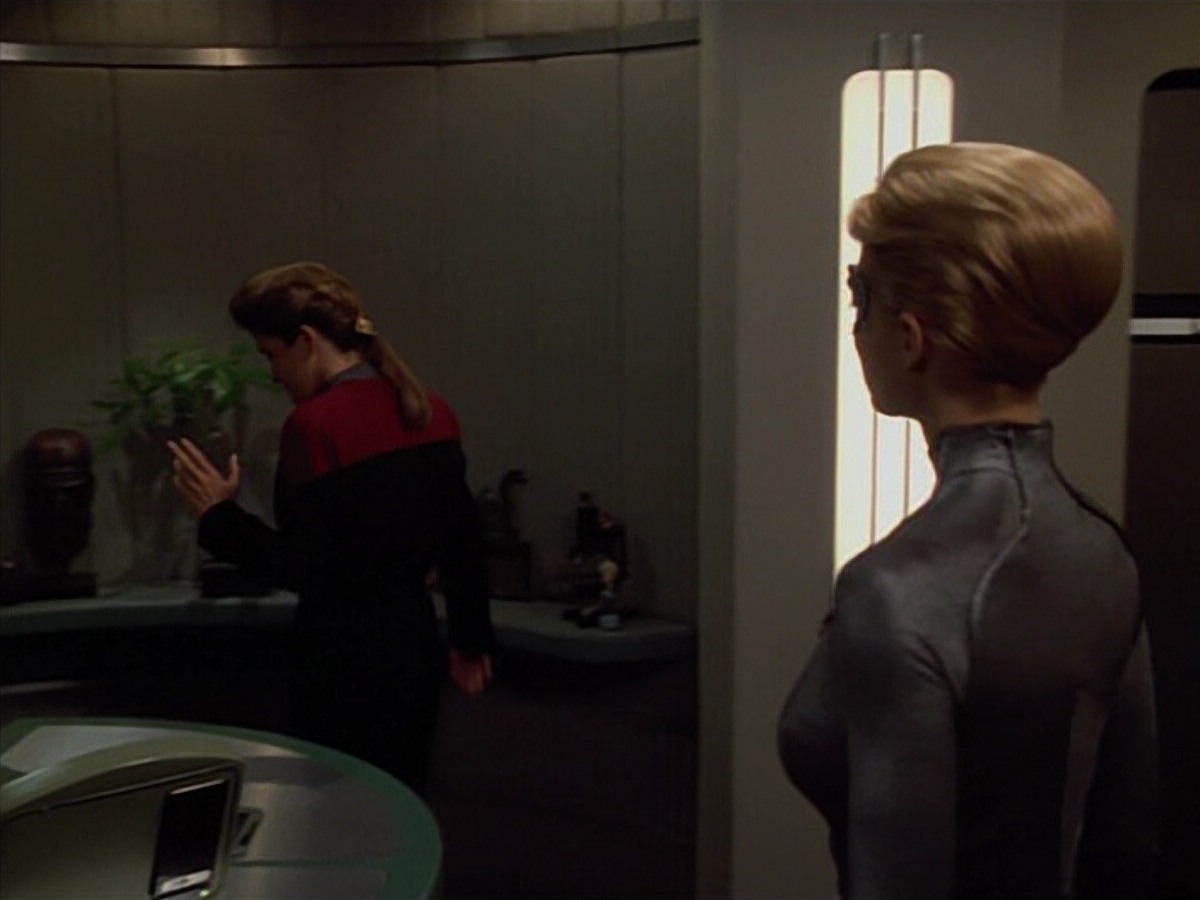 extant_StarTrekVoyager_4x03-DayOfHonor_0631.jpg