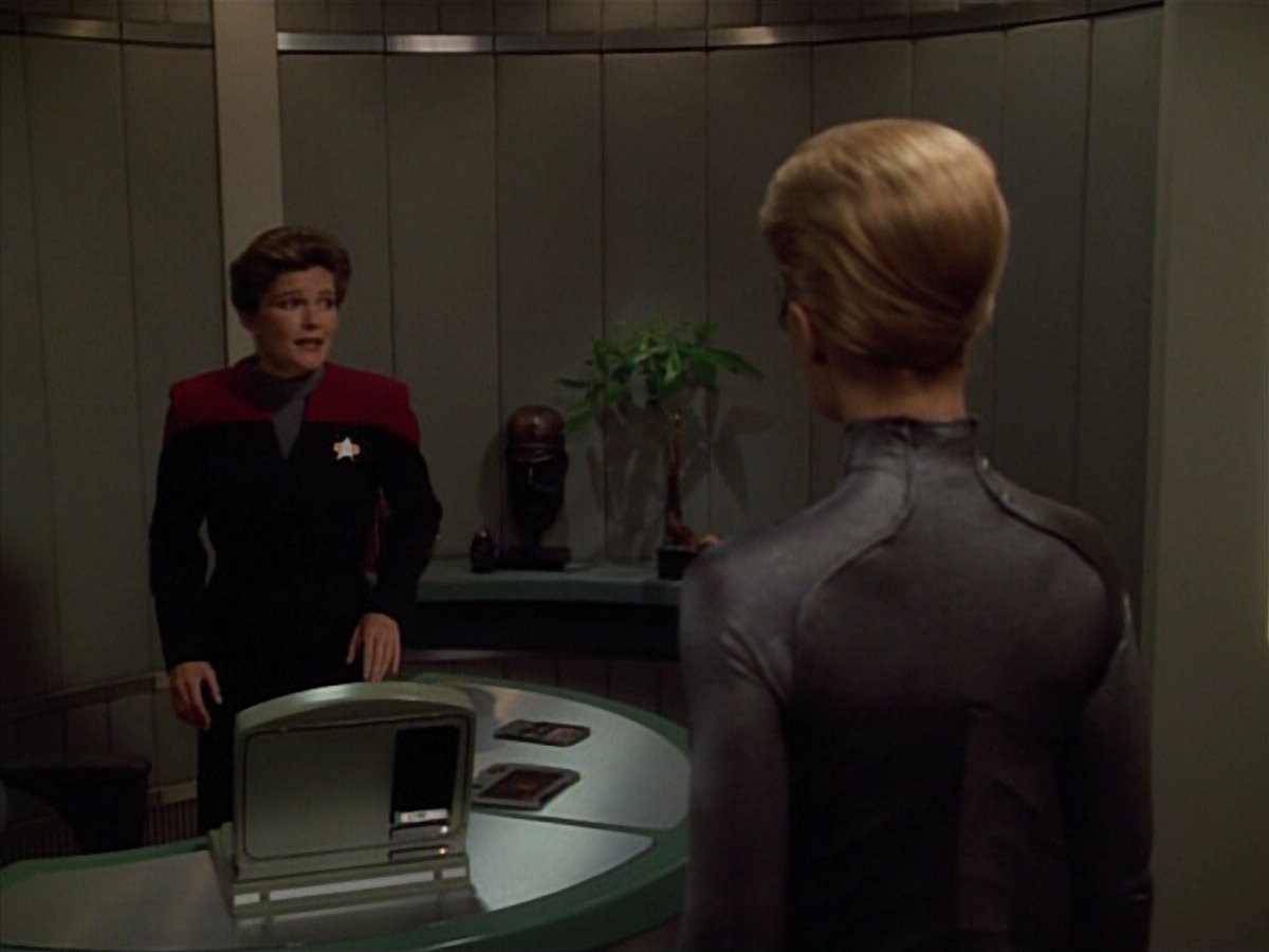 extant_StarTrekVoyager_4x03-DayOfHonor_0636.jpg