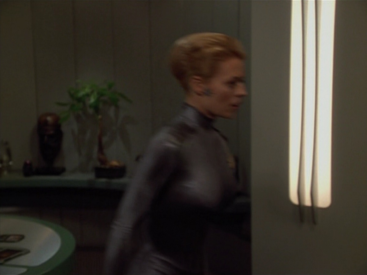 extant_StarTrekVoyager_4x03-DayOfHonor_0703.jpg