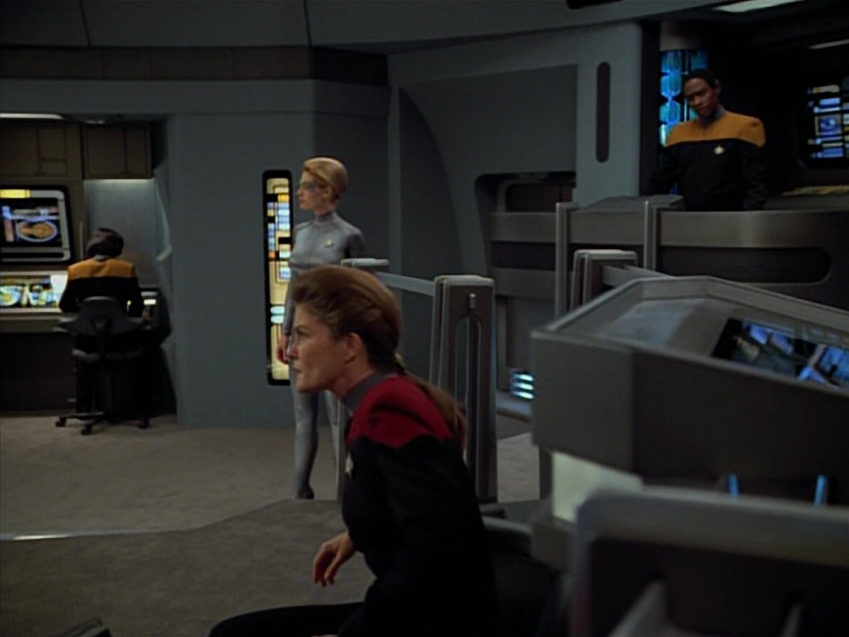 extant_StarTrekVoyager_4x03-DayOfHonor_0721.jpg