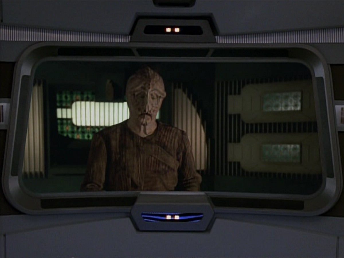 extant_StarTrekVoyager_4x03-DayOfHonor_0746.jpg
