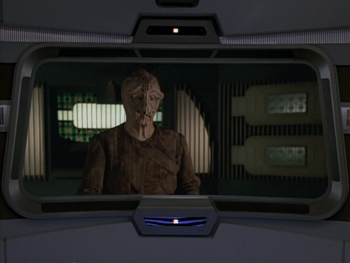 extant_StarTrekVoyager_4x03-DayOfHonor_0751.jpg