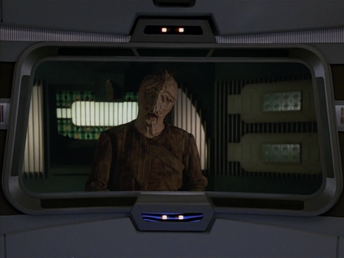 extant_StarTrekVoyager_4x03-DayOfHonor_0757.jpg