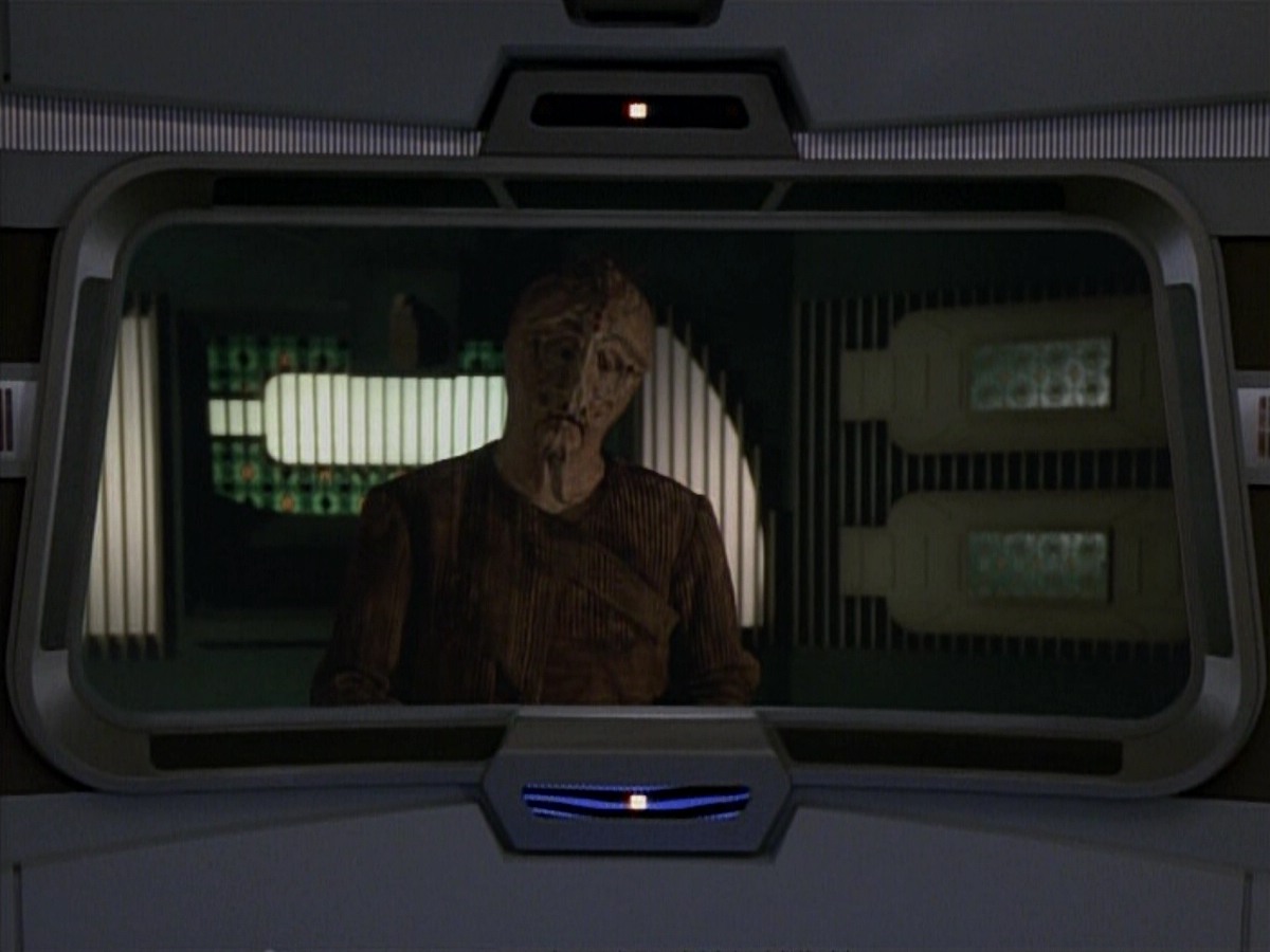 extant_StarTrekVoyager_4x03-DayOfHonor_0759.jpg