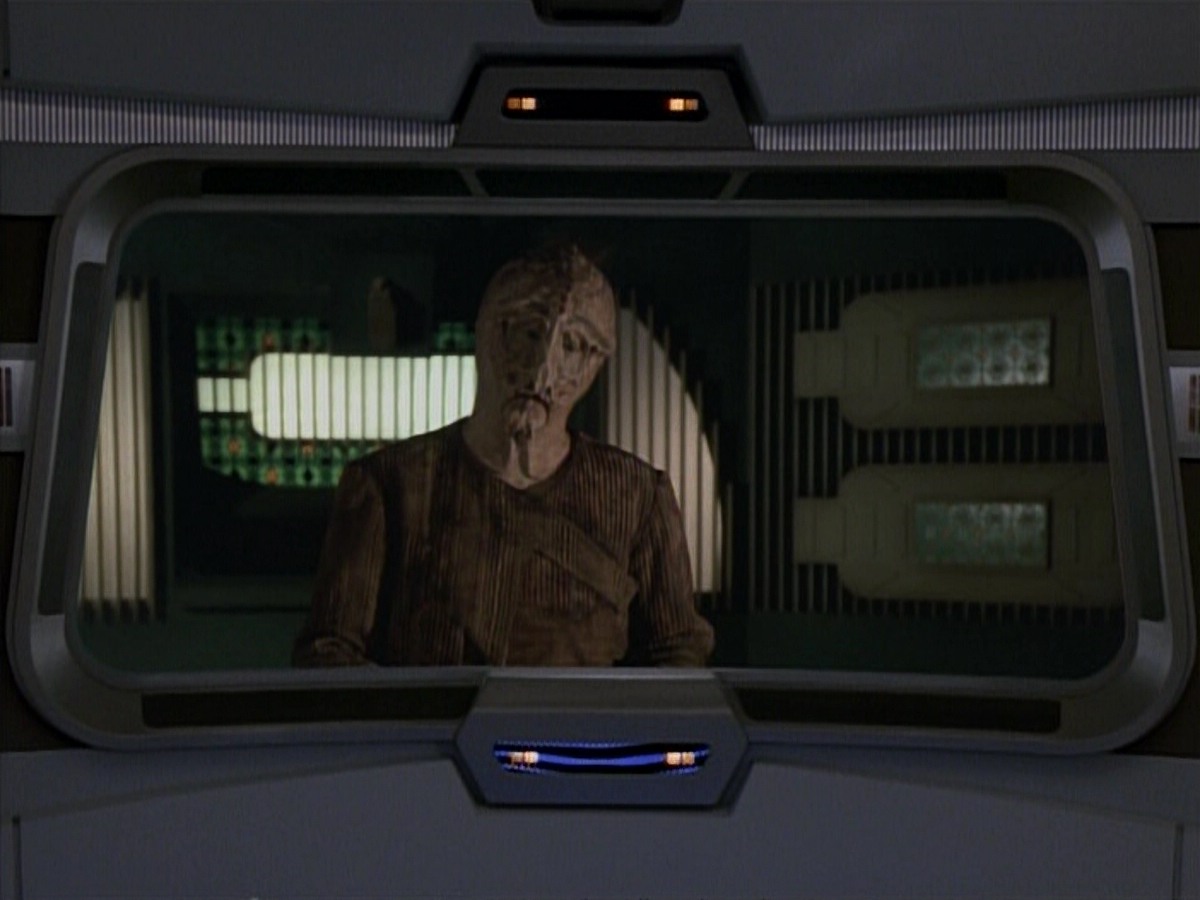 extant_StarTrekVoyager_4x03-DayOfHonor_0761.jpg