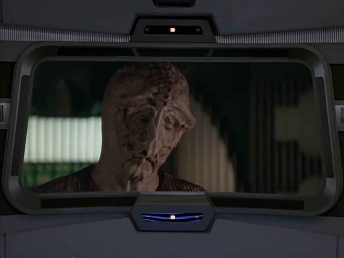 extant_StarTrekVoyager_4x03-DayOfHonor_0781.jpg
