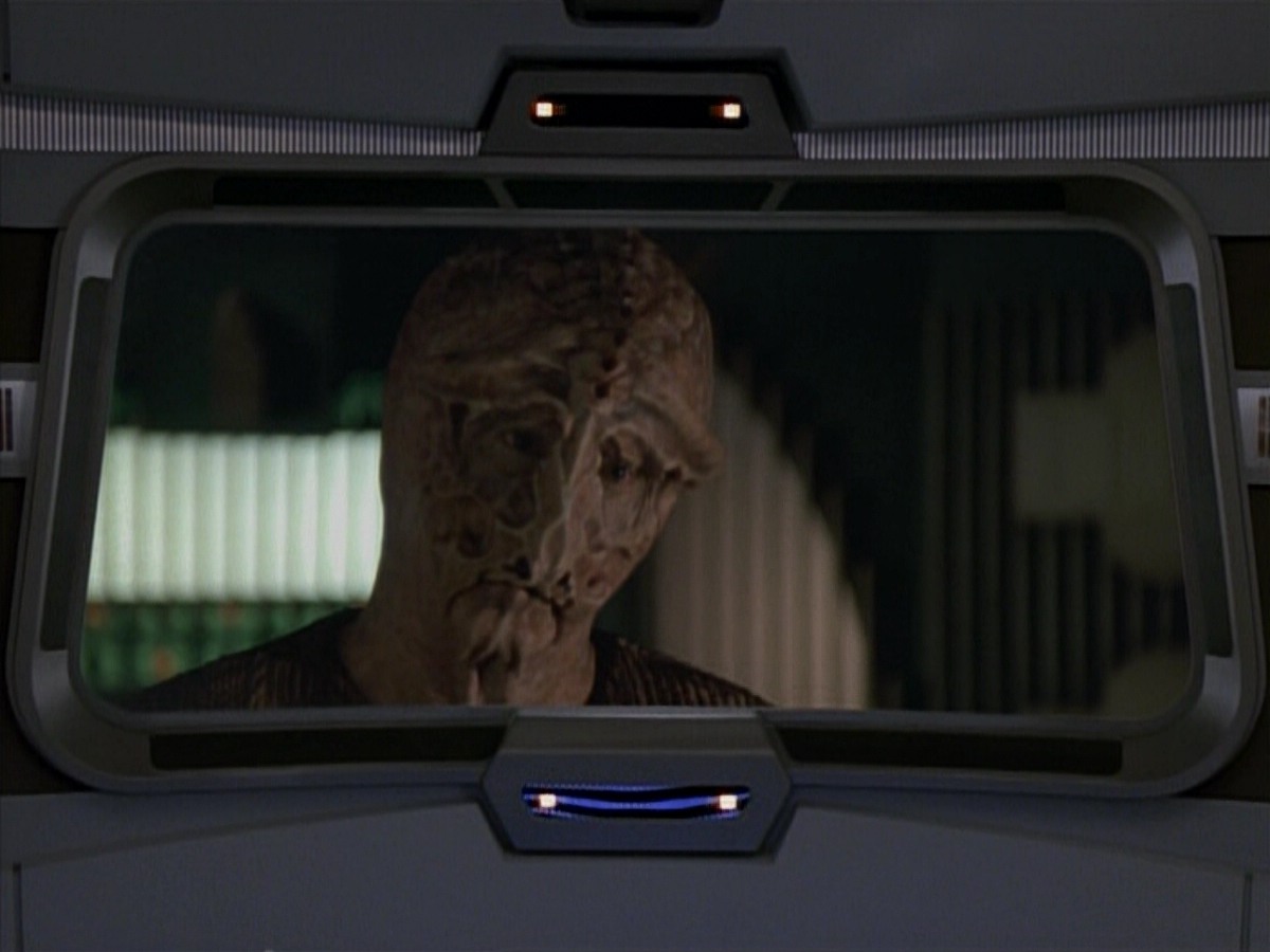 extant_StarTrekVoyager_4x03-DayOfHonor_0786.jpg