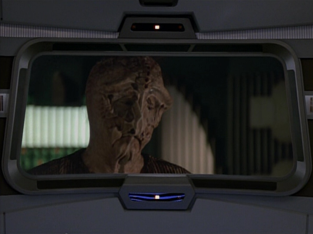 extant_StarTrekVoyager_4x03-DayOfHonor_0789.jpg
