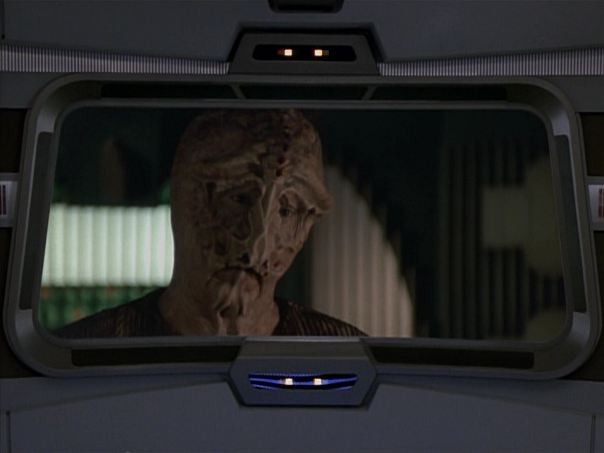 extant_StarTrekVoyager_4x03-DayOfHonor_0790.jpg