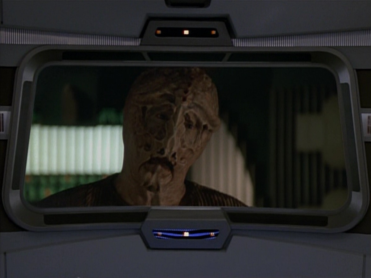 extant_StarTrekVoyager_4x03-DayOfHonor_0800.jpg