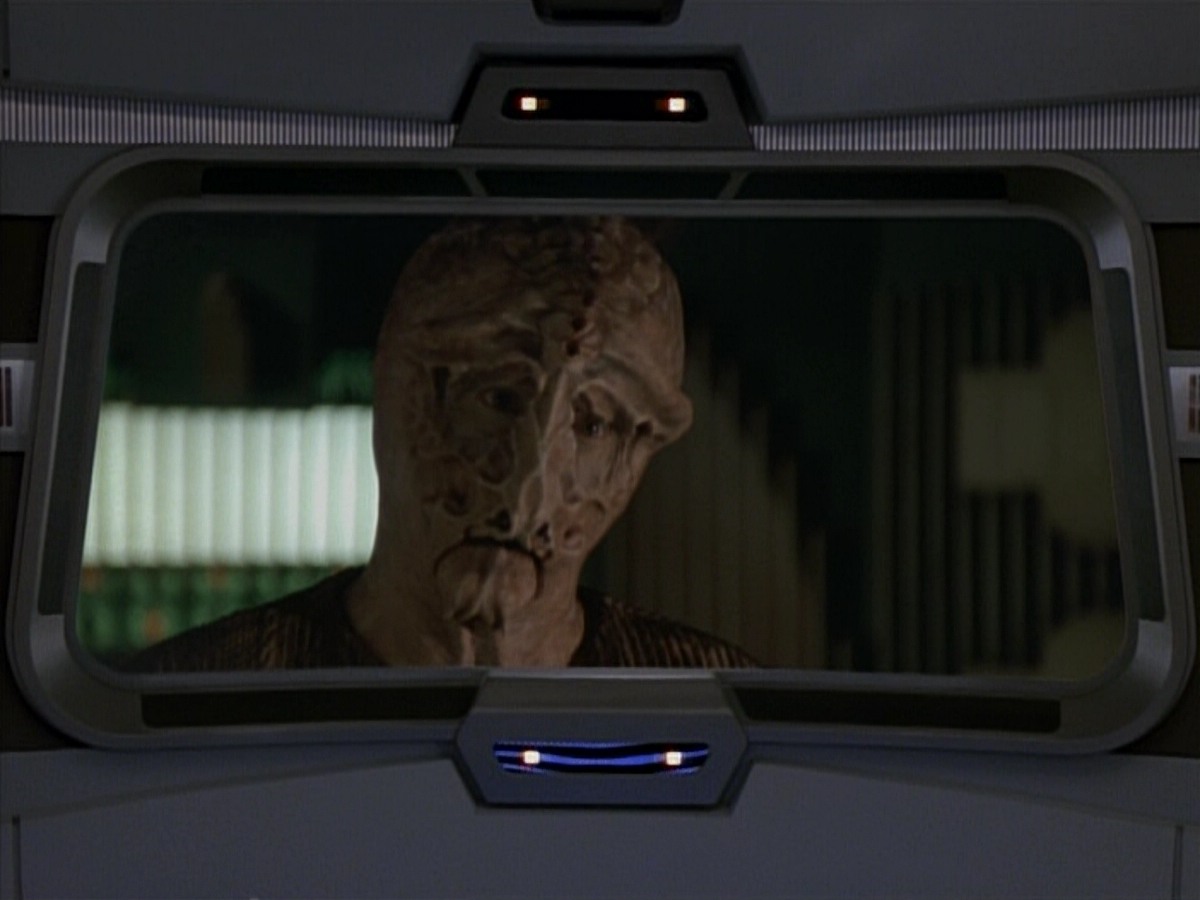 extant_StarTrekVoyager_4x03-DayOfHonor_0802.jpg