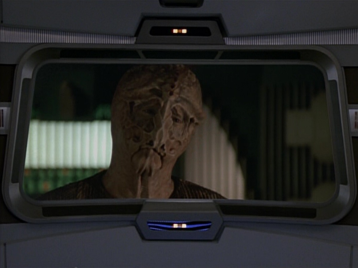 extant_StarTrekVoyager_4x03-DayOfHonor_0803.jpg