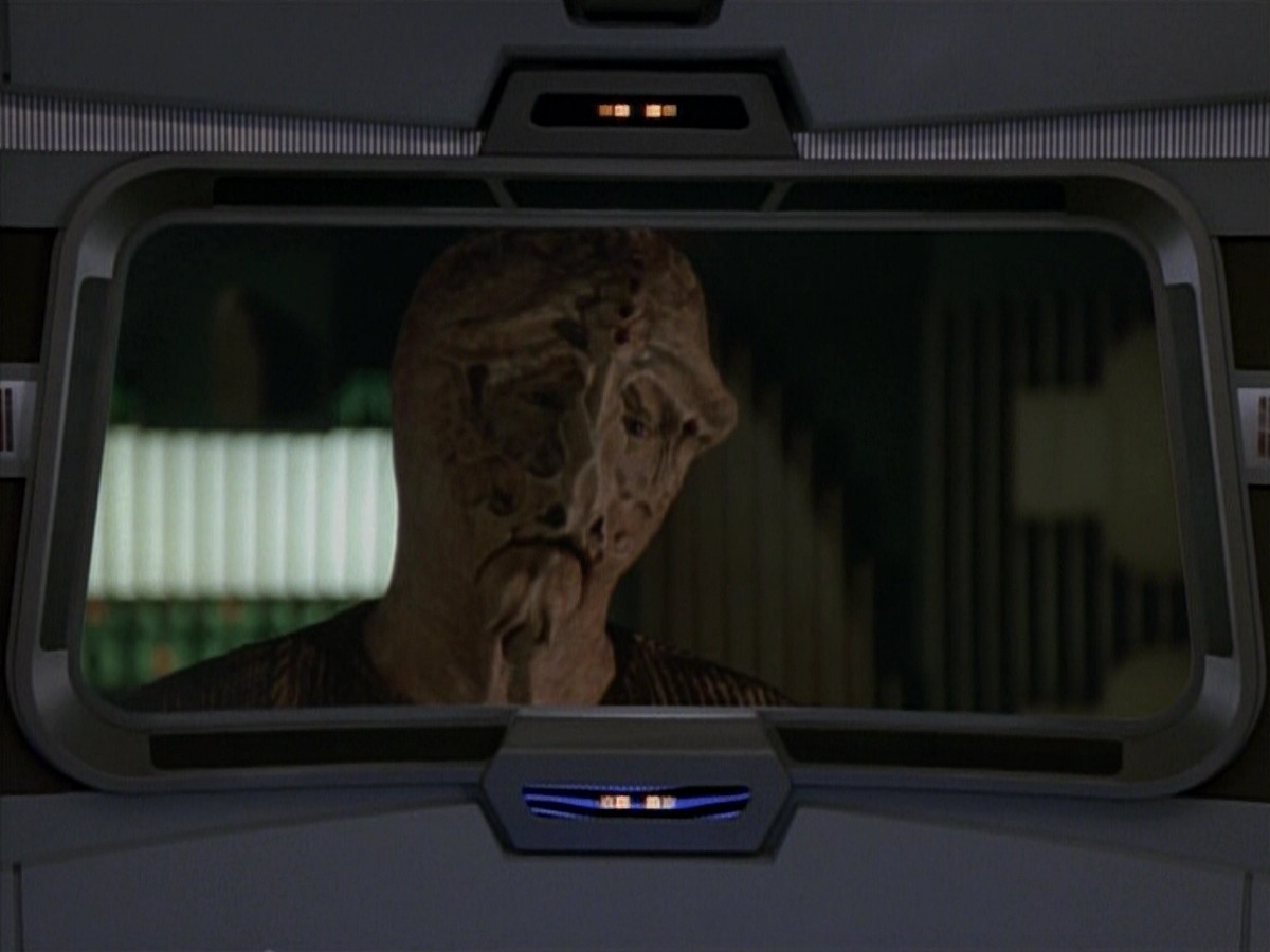 extant_StarTrekVoyager_4x03-DayOfHonor_0806.jpg