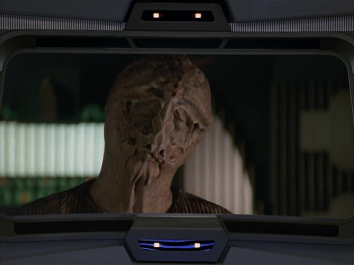 extant_StarTrekVoyager_4x03-DayOfHonor_0895.jpg
