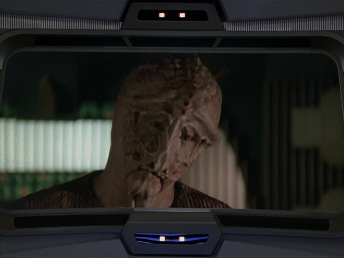 extant_StarTrekVoyager_4x03-DayOfHonor_0897.jpg