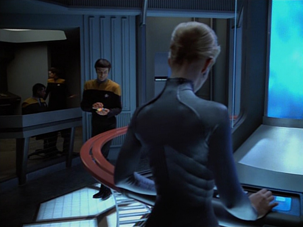 extant_StarTrekVoyager_4x03-DayOfHonor_0915.jpg