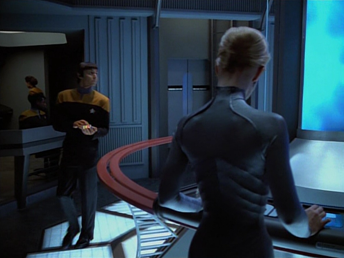 extant_StarTrekVoyager_4x03-DayOfHonor_0916.jpg