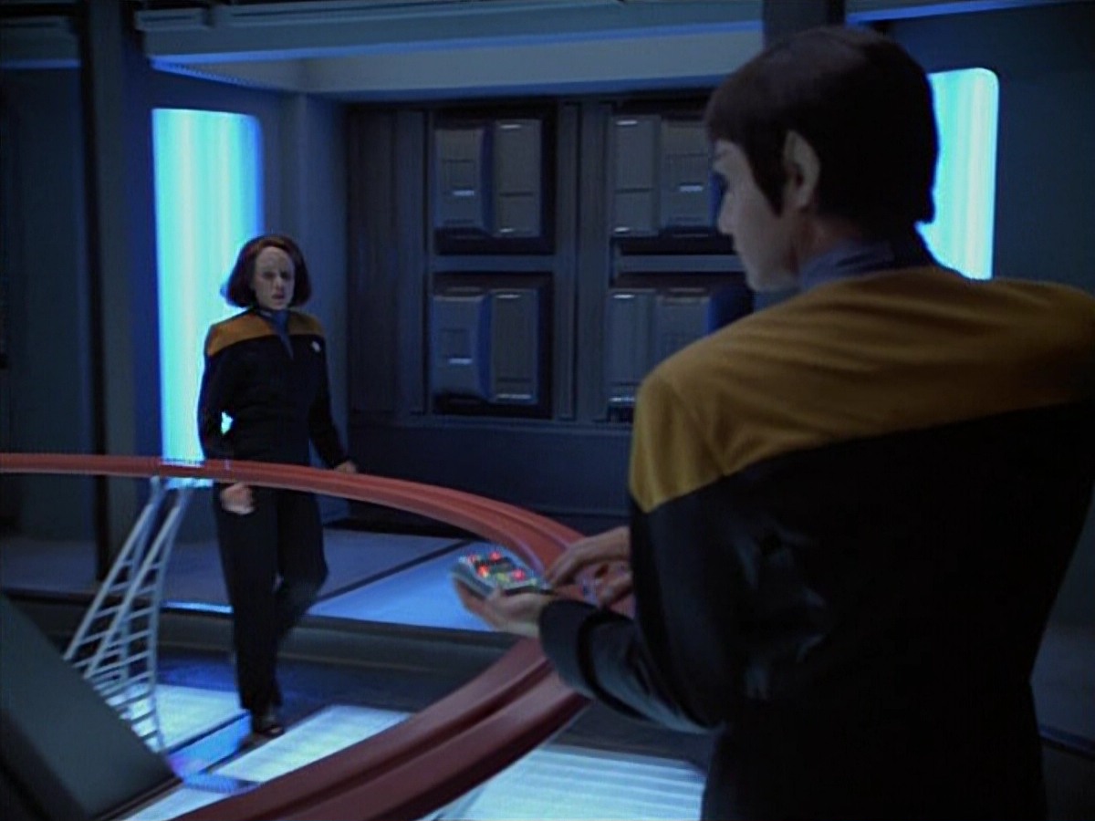 extant_StarTrekVoyager_4x03-DayOfHonor_0924.jpg