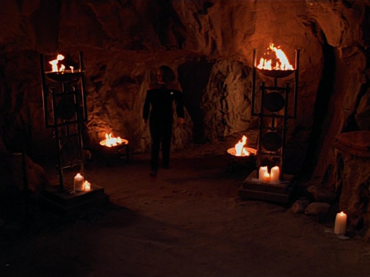 extant_StarTrekVoyager_4x03-DayOfHonor_1428.jpg